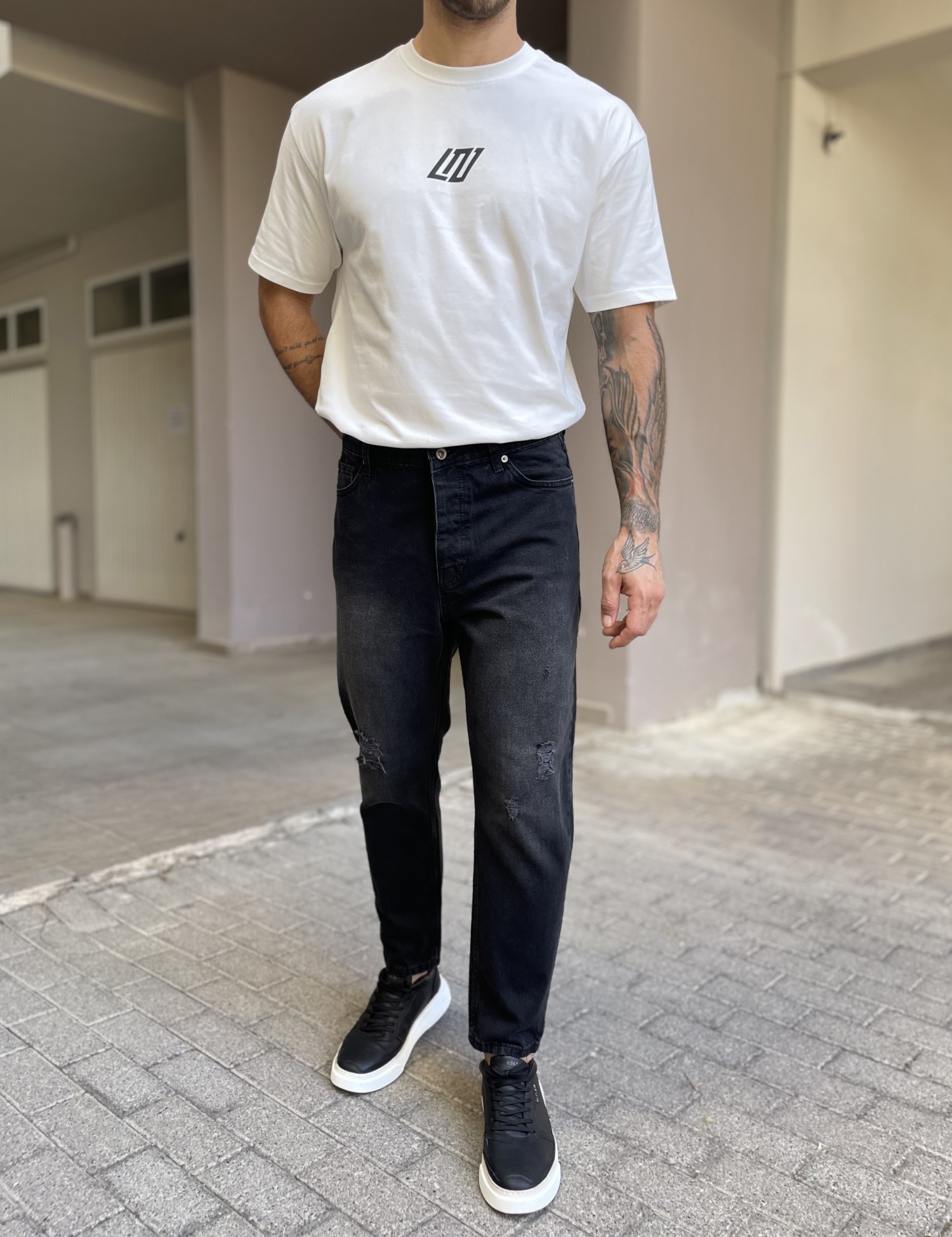 Ανδρικό μαύρο ξεβαμμένο loose τζιν πεντάτσεπο με φθορές WE2302 φωτογραφία